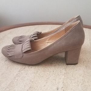 CL by Laundry Greige Heels Size 6